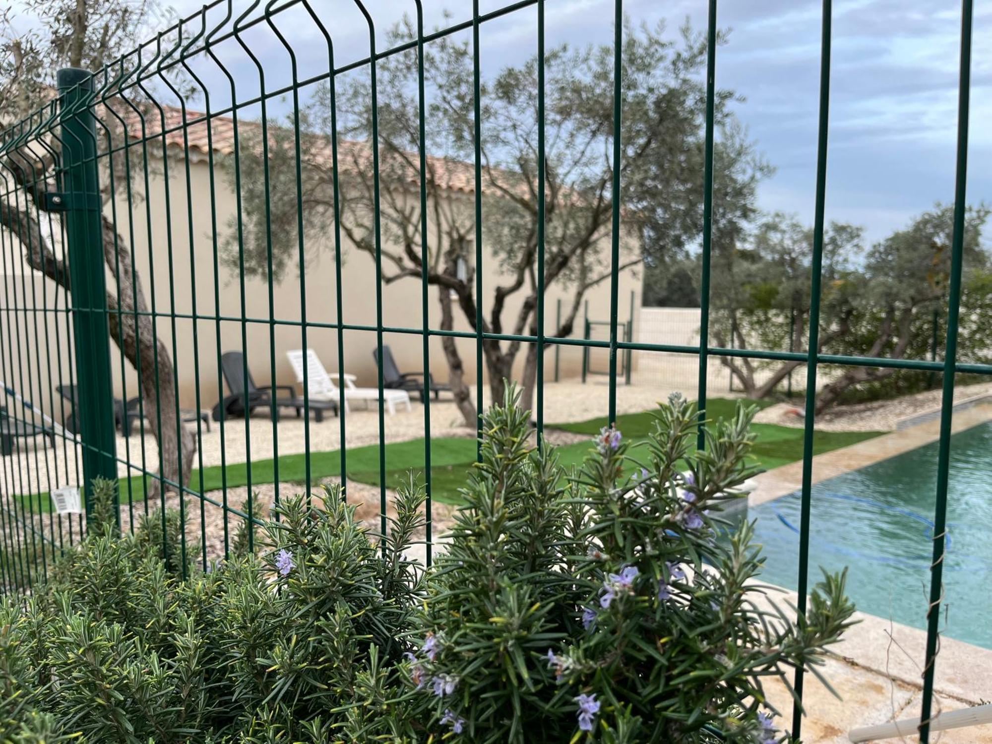Chez Nous Hotel Merindol ภายนอก รูปภาพ